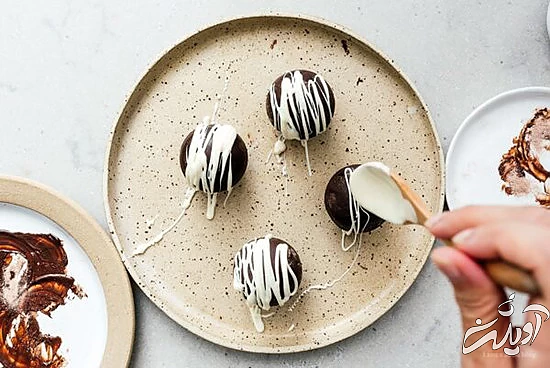 تصاویری از تهیه بمب شکلات داغ؛ جذاب و لاکچری